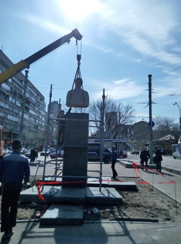 В Днепропетровске демонтировали памятник Кирову