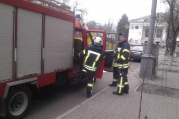 Полицейские и спасатели помогли мариупольчанке попасть домой (ФОТО)