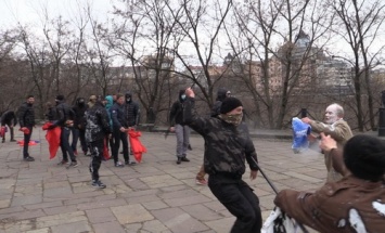 Как было на самом деле: вчера в Киеве "азовцы" позорно бежали от пенсионеров