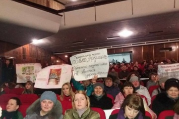 Городские слушания для галочки: мэр в одном из городов Луганской области сам проголосовал и сам принял резолюцию (видео)