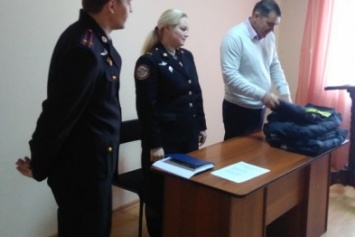Спасатели Голой Пристани получили новые комплекты спецодежды от мэра города
