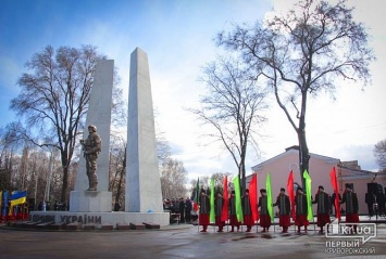 В Кривом Роге открыли первый в Украине памятник героям АТО