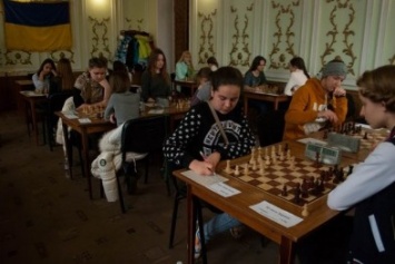 37 юных шахматистов борются за право представлять Украину на международной арене