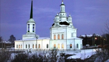 В России сорвало крест с собора, где похоронены Романовы
