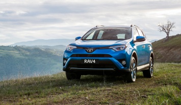 Toyota обновила комплектации для кроссовера RAV4 на российском рынке