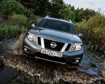 На авторынке России появился обновленный кроссовер Nissan Terrano