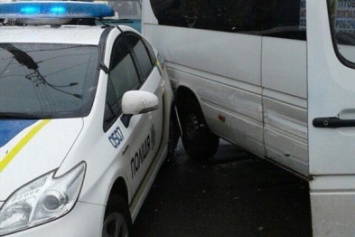 ДТП на проспекте Поля: полицейская Toyota Prius столкнулась в 84-й маршруткой (ФОТО)
