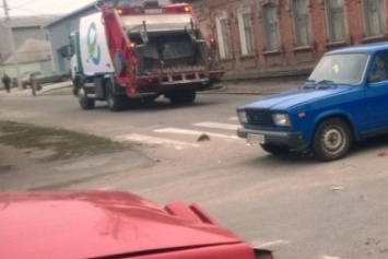ДТП в Кировограде: легковой автомобиль столкнулся с мусоровозом. ФОТО