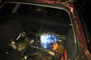 В Красноармейске (Покровске) на блокпосту попался автомобилист с 2 гранатометами в багажнике