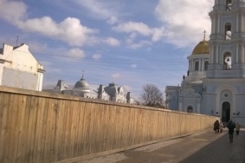 Cумчане против долгостроя напротив собора (ФОТО)