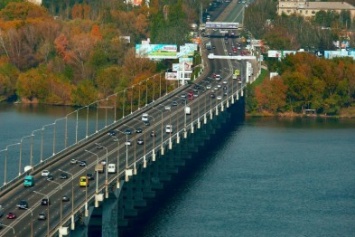 Новый мост в Днепропетровске хотели накрыть крышей и сделать взлетно-посадочную полосу