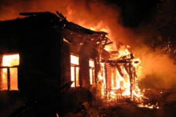 В Славянске горели дома, машина и мусорные баки