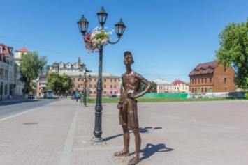 В Херсоне появится памятник Туристу и памятник «Универсальный барометр»