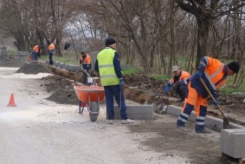 В Симферополе начался ремонт дорожного полотна (ФОТО)