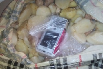 Телефон в Мариупольском СИЗО сегодня передали в пакете с картошкой(Фотофакт)