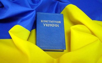 "Она бы нас спасла": Порошенко в Харькове пожалел, что в Украине не действует Конституция 1996 года