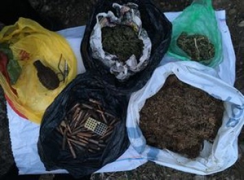 Под Ялтой обнаружили схрон с боевой гранатой, пистолетом и наркотиками