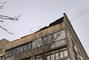 В жилой многоэтажке в центре Симферополя рухнула крыша (ФОТО)