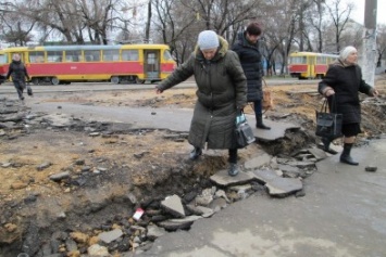 В Одессе на Старосенной площади люди рискуют сломать ноги (ФОТО)