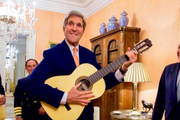 Тайная гитара Керри: в МИД РФ рассказали, почему Лавров не получил подарка от госсекретаря США