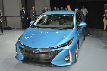 Новый гибрид Toyota Prius Prime показали в Нью-Йорке