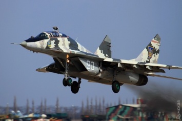 В Николаевской области молодые курсанты Воздушных сил Украины совершили первые полеты на боевых истребителях