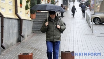 Завтра в Украине кратковременные дожди и снег