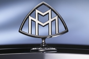 Два Maybach не поделили переулок в центре Москвы