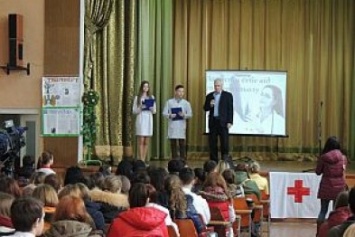 В Бердянске будущие медики провели полезное и познавательное мероприятие для сверстников