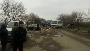 В Новом Буге жители полностью перекрыли трассу "Николаев-Днепропетровск" и отправили переговорщиков в ОГА