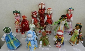 Днепродзержинские мастера представили свои работы на выставке «Магия создания куклы»