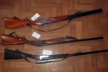 Охотники из Ялты вблизи Мариуполя разоружаются (ФОТО)