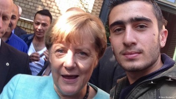 Автор селфи с Меркель: Сравнения с брюссельским террористом ошибочны