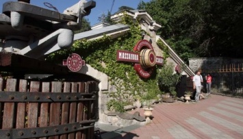 Российские оккупанты распродают Массандровские виноградники