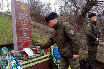 В Славянске почтили память погибших военных