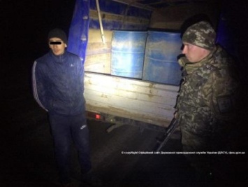 Пограничники задержали три тонны контрафактного спирта в Одесской области
