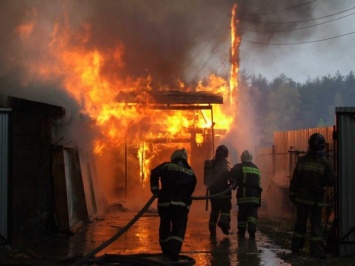 Трое людей сгорели в доме в Агрызе