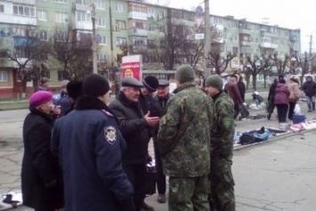 В Краматорске полицейские не смогли разогнать блошиный рынок