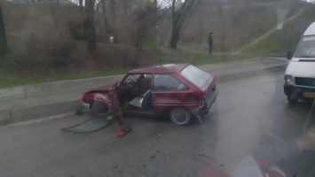 В Запорожье женщина вылетела из неуправляемой машины на дорогу, где ее переехал другой автомобиль