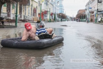 В Сумах «плавали» на Сотне (ФОТО)