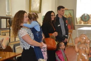 Выставка мастеров известнейших художественных институтов и академий открылась в галерее Никитского сада