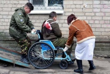 Днепропетровская областная больница принимает все больше раненых из зоны АТО, в том числе и эвакуируемых из 66-го военного госпиталя Красноармейска (Покровска)