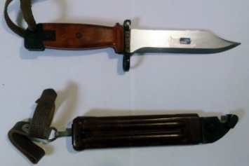 Вчера Красноармейским (Покровским) отделом полиции выявлены и изъяты штык-нож и запалы к гранатам