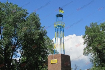 В Запорожской области вместо памятника Ленину поставили маяк (ФОТОФАКТ)