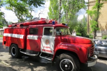 В Мариуполе буржуйка сотворила переполох у технического лицея (ФОТО+ВИДЕО)