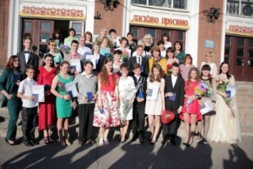 В Мирнограде (Димитрове) состоялся торжественный отчетный концерт музыкальной школы