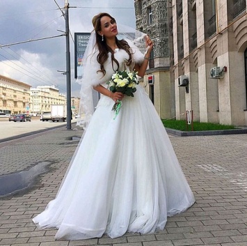 Анна Калашникова одна пришла в загс в свадебном платье