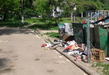 В Николаеве из-за бездеятельности коммунальщиков детская площадка превратилась в свалку