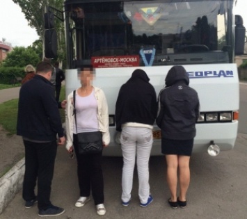 В Луганской обл. женщина пыталась вывезти в РФ двух девушек для сексуальной эксплуатации