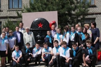 В Макеевке открыли отреставрированный памятник участникам Великой Отечественной войны